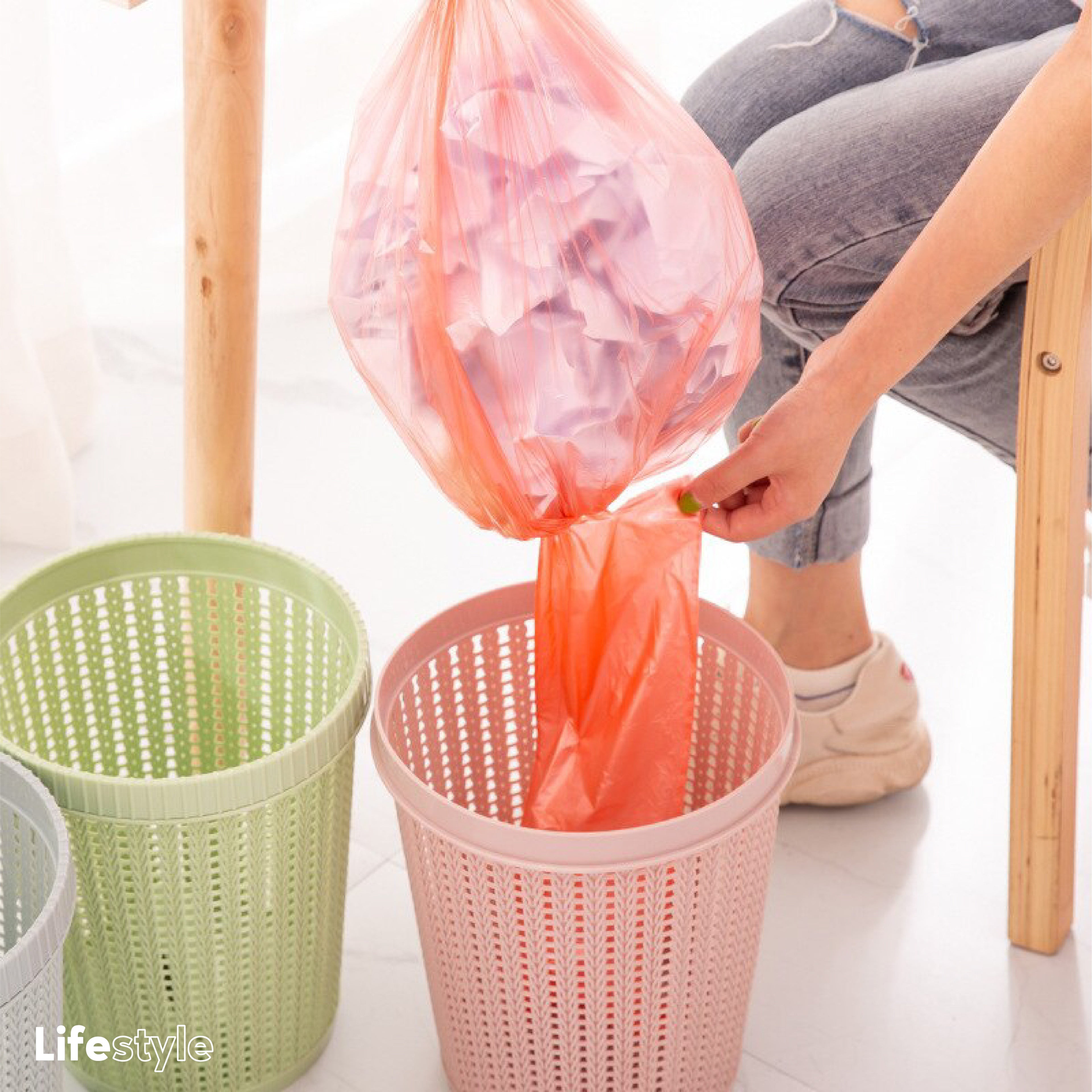 Caneca de basura dispensadora de bolsas